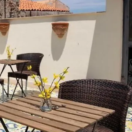 Ares Charme Bed & Breakfast 3*